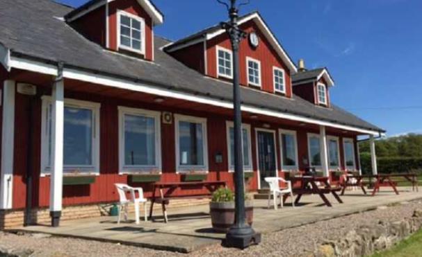 查爾頓高爾夫俱樂部（Charleton Golf Club）被大火燒毀 小型俱樂部曾1994年由老布什總統(tǒng)開業(yè)