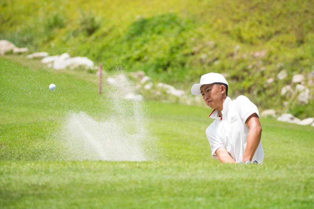2020匯豐全國(guó)青少年高爾夫冠軍賽 于珠海  曹心羽 男女組領(lǐng)先