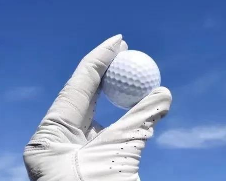 高爾夫模擬器訓練+下場實戰(zhàn)，助你更快學會高爾夫球